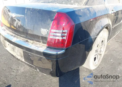 2006 Chrysler 300C z USA, uszkodzony, nr VIN 2C3KA63H56H291825